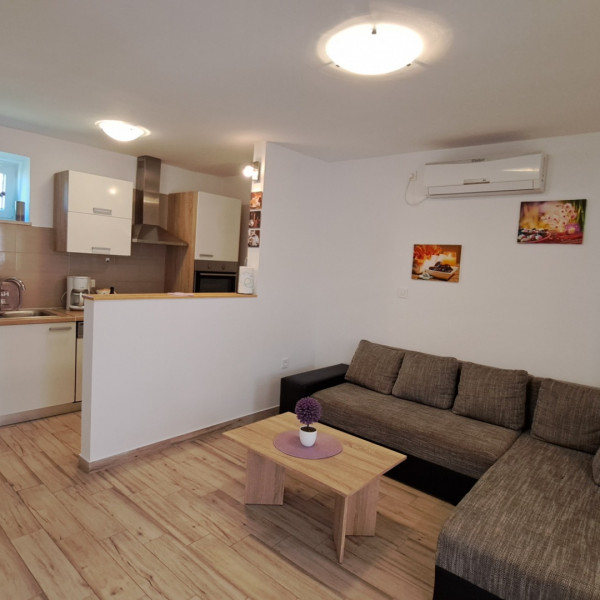 Villa Dvori, Villa Dvori Valtura